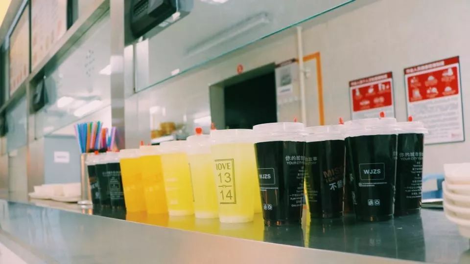 叫醒你的不是梦想是早餐,叫醒你的不是闹钟是鸟叫声