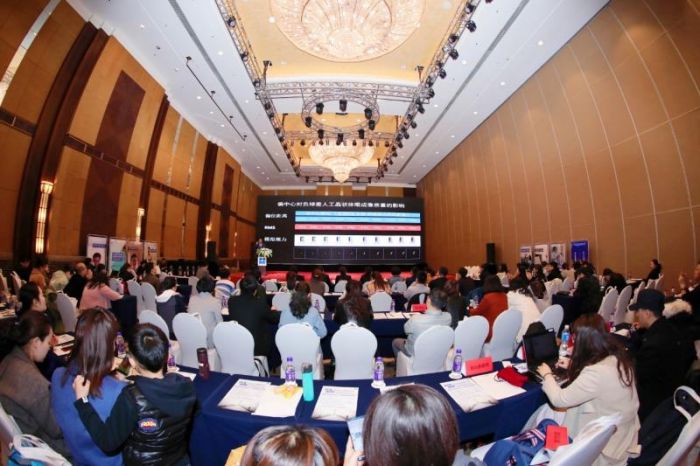 包头眼科医院检查老人白内障,三焦点白内障晶体置换手术