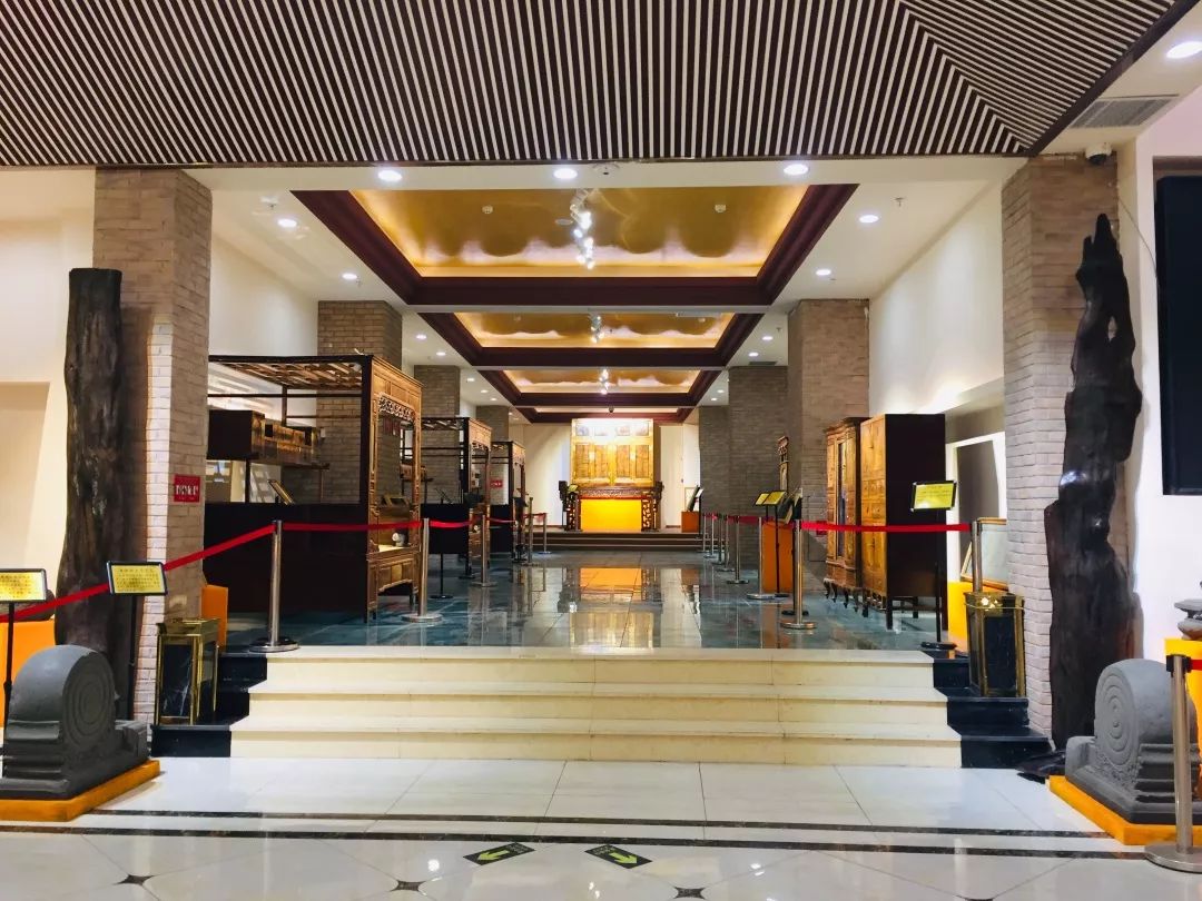 带孩子云游国内外10大顶级博物馆,青岩古镇金丝楠木博物馆