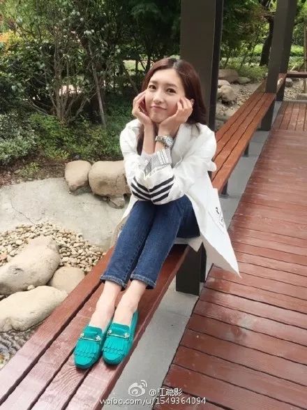 安妮海瑟薇、贾静雯、凯特王妃为什么都爱豆豆鞋？澳洲百年UGG，手工真皮、弹力软底超舒服，带娃、逛街，走哪都不累！