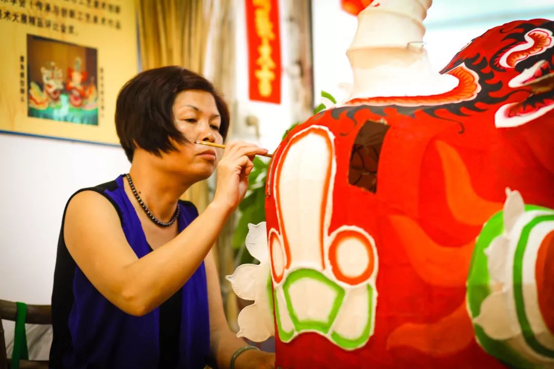 非遗手工课堂报名,非遗课堂制作小狮头