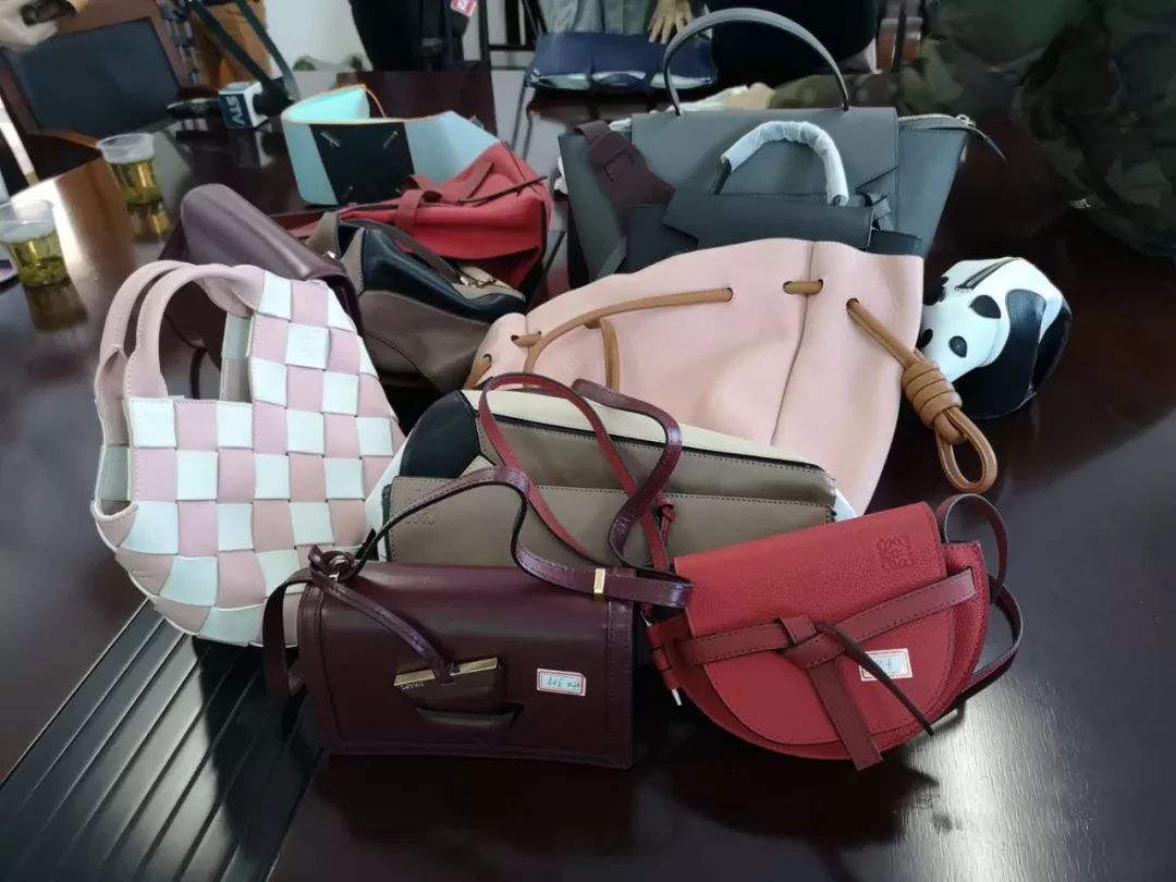 朋友圈里能买到LV、LOEWE“超A货”！“业界良心”是这样养成的…