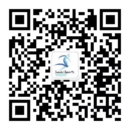 足球指导球员提高接球转身技术,教练角足球技术1v1防守练习
