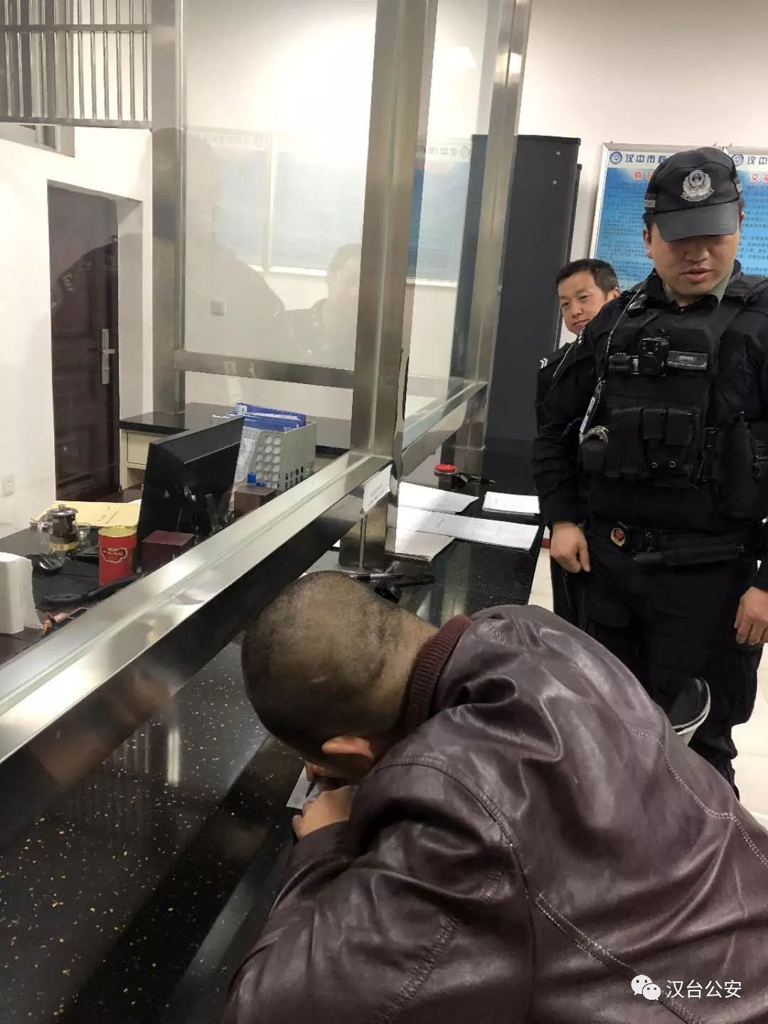 鐝插摜楂樻竻瑙嗛,鐝插摜