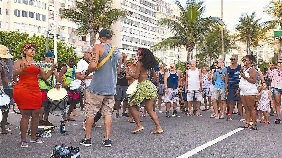 阳光沙滩比基尼：两不厌，两相欠