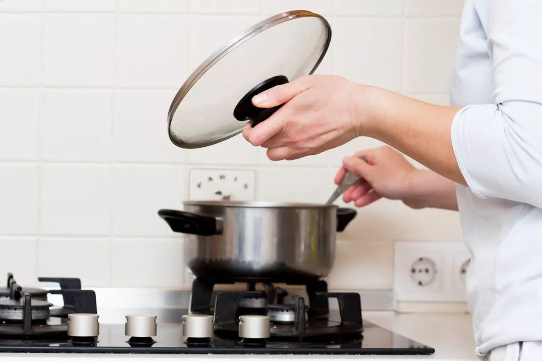 锅盖倒扣妙招,锅盖怎么倒扣才聪明