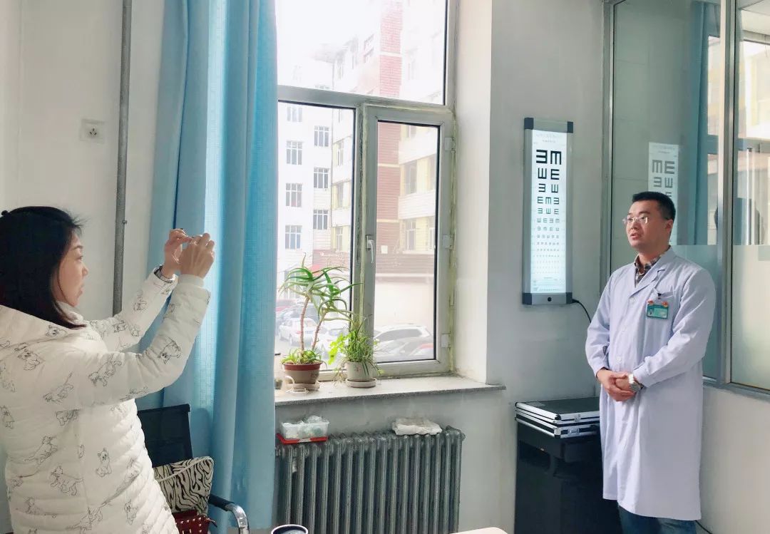 酒后右眼失明怎么处理,喝酒喝到双目失明