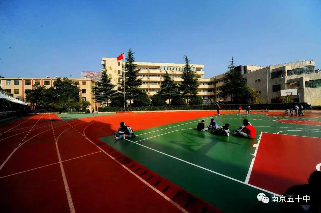 在市中心的学校,花园式学校值得孩子们拥有