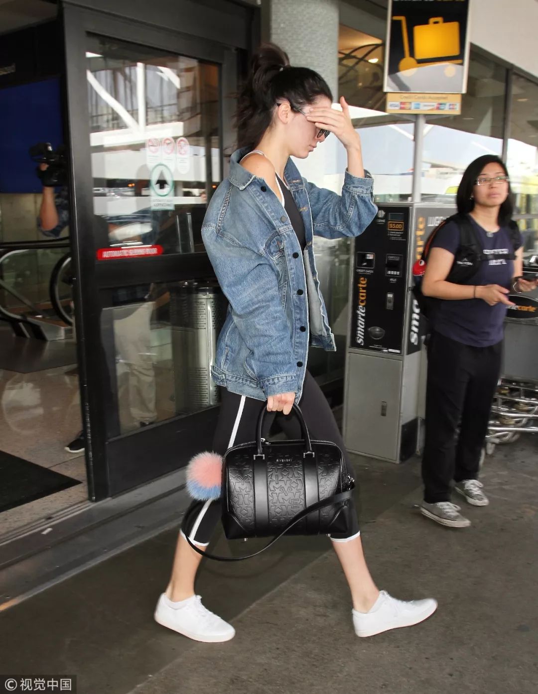 惊喜很多的衣服,今年最流行大版牛仔外套