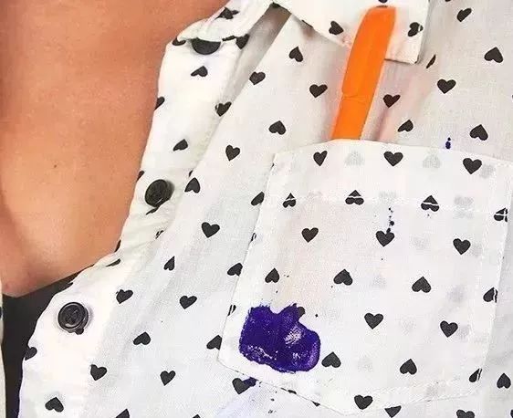 穿衣服发黄了怎么洗干净,衣服发黄还能洗白呢