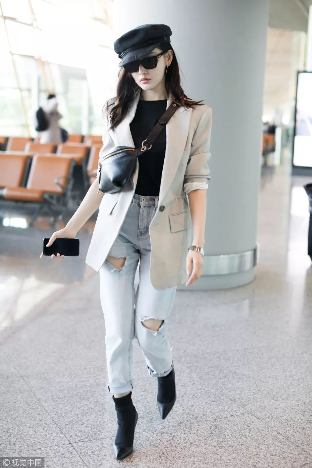 最新时尚穿搭街拍,换季不吃土旧衣穿出新时髦感