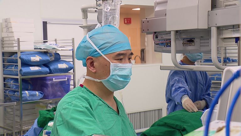 医生上千台手术,全天加班十几台手术