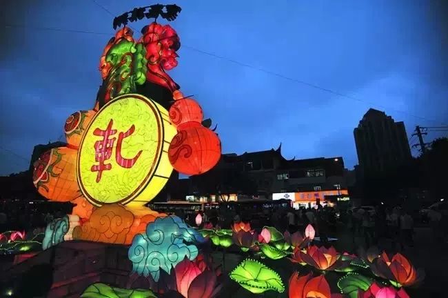 百年石路冷不热闹,百年中山路重塑光辉