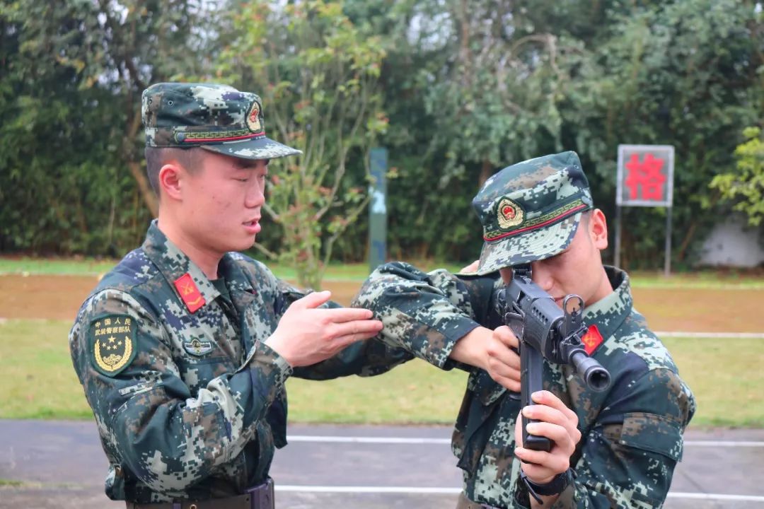 在部队当班长该怎么做,在部队当班长会很累嘛
