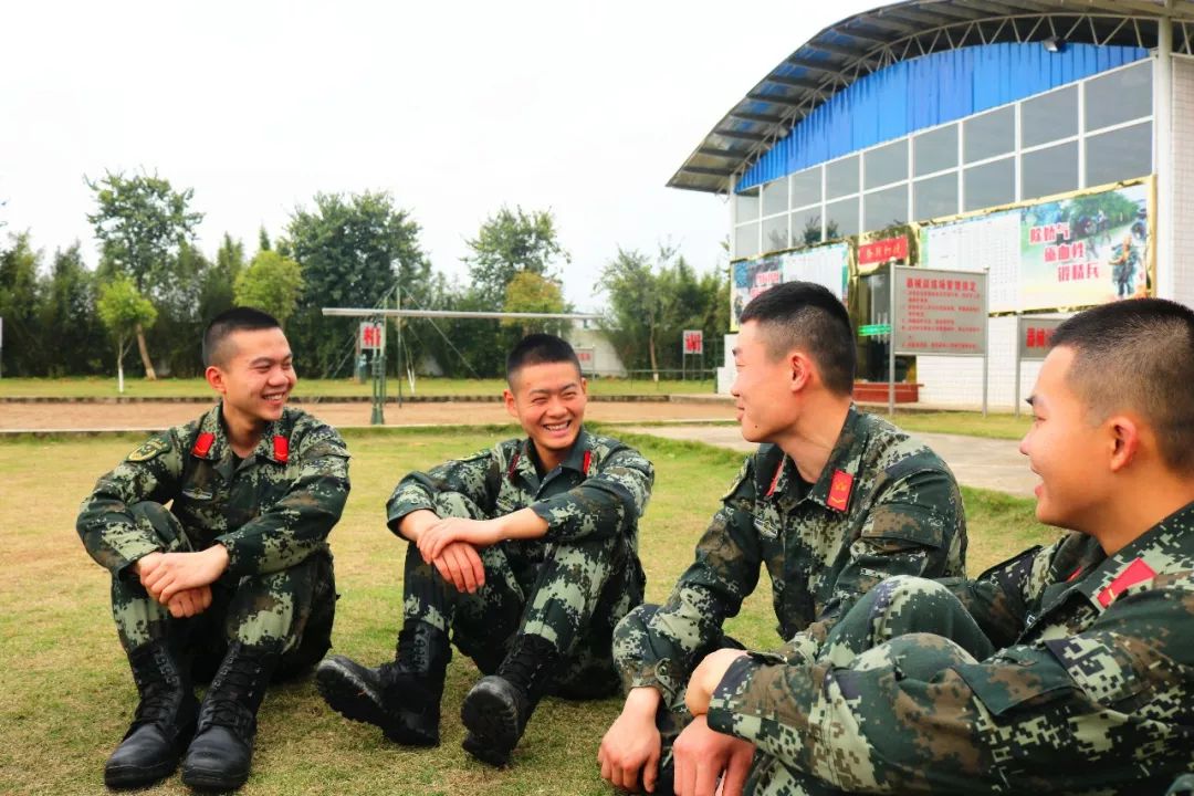 在部队当班长该怎么做,在部队当班长会很累嘛