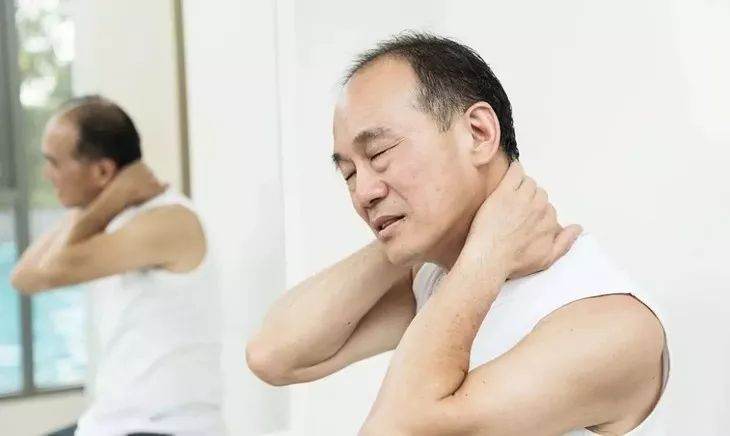 颈肩腰疼用什么热敷,颈肩腰痛小偏方