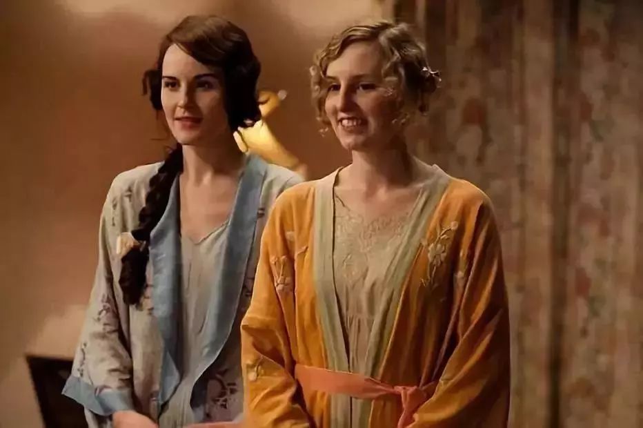 美到犯规的法式风情睡衣，丝滑修身，穿上肌肤像开了柔光一样美好。