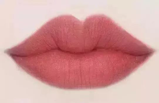 美到犯规的法式风情睡衣，丝滑修身，穿上肌肤像开了柔光一样美好。