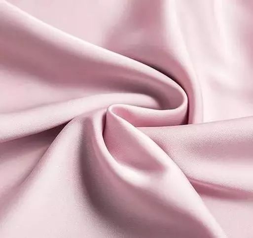 美到犯规的法式风情睡衣，丝滑修身，穿上肌肤像开了柔光一样美好。