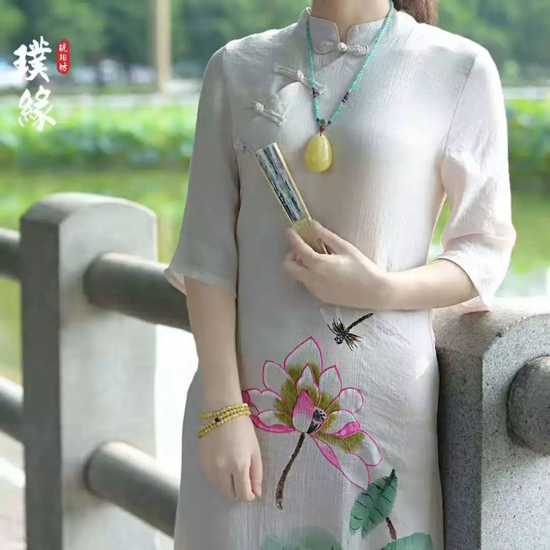 女人戴蜜蜡的禁忌,为什么戴蜜蜡的女人不能碰