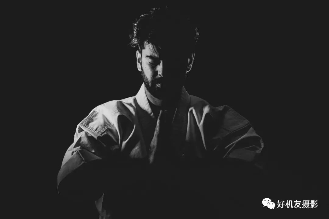 内置闪光灯和外置闪光灯的对比,闪光灯自带配件使用方法