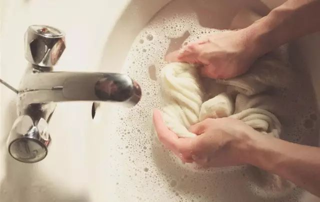 日本酵素洗衣粉，抑菌除臭，阴雨天照样洗衣服，还更省钱！