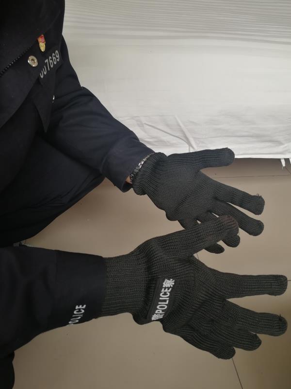 广州一男子醉酒咬断手指,一男子酒后与出租司机争执