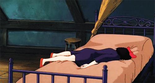 午睡虽好但别趴着睡损伤身体,关注办公室午休千万别趴着睡