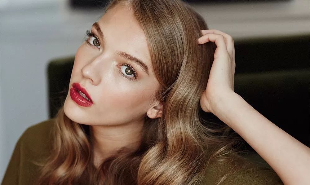 讲干货|软妹or御姐？一块腮红切换妆面风格，做春天最靓的小姐姐～