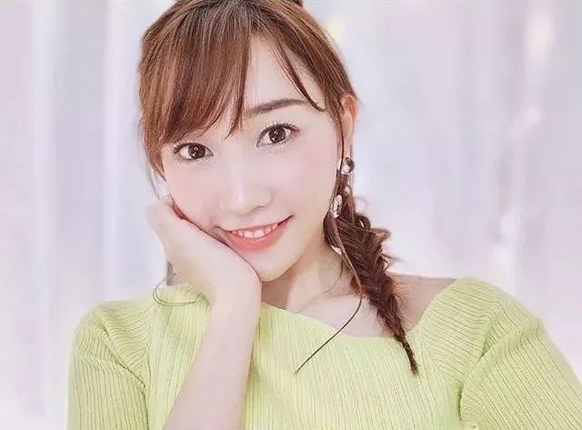 讲干货|软妹or御姐？一块腮红切换妆面风格，做春天最靓的小姐姐～