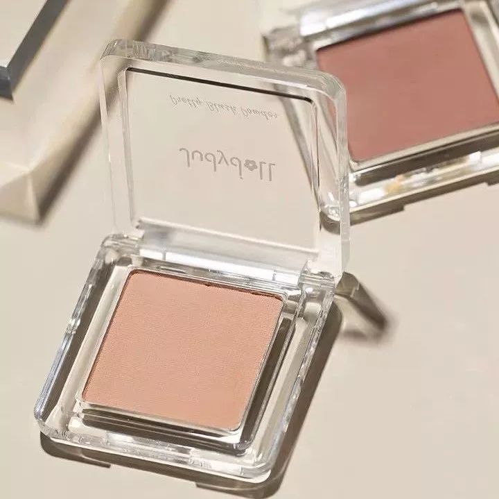 讲干货|软妹or御姐？一块腮红切换妆面风格，做春天最靓的小姐姐～