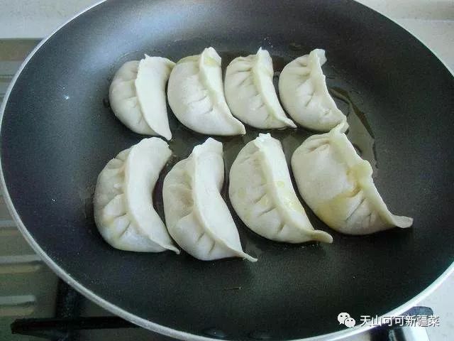 剩饺子怎么做和新包的一样,剩馅除了馅饼饺子包子还能做什么