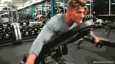 练肩穿衣服最有效的动作,如何提高气质不勾肩搭背