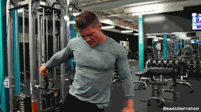 练肩穿衣服最有效的动作,如何提高气质不勾肩搭背