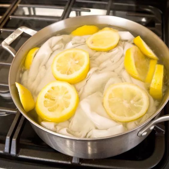 衣服发黄别扔了可以这样洗,衣服发黄用漂白剂能洗掉吗