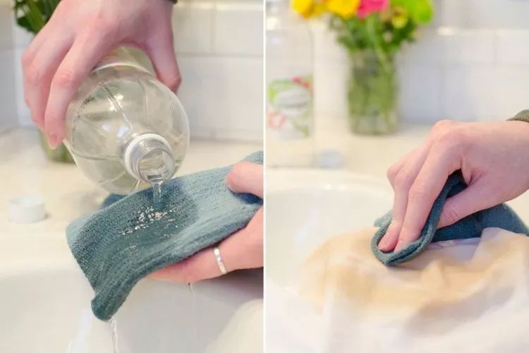 衣服发黄别扔了可以这样洗,衣服发黄用漂白剂能洗掉吗