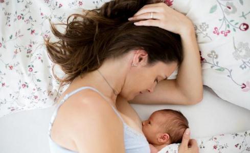 哺乳期乳腺炎发烧能给孩子喂奶吗,妈妈乳腺炎宝宝还可以吃奶吗