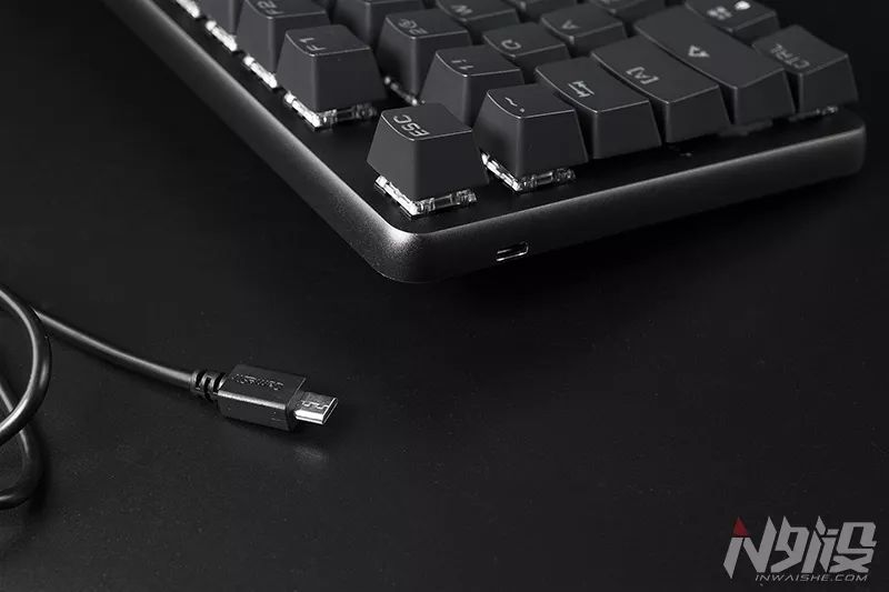 小鸡键盘gk300换电池,盖世小鸡gk300怎么样