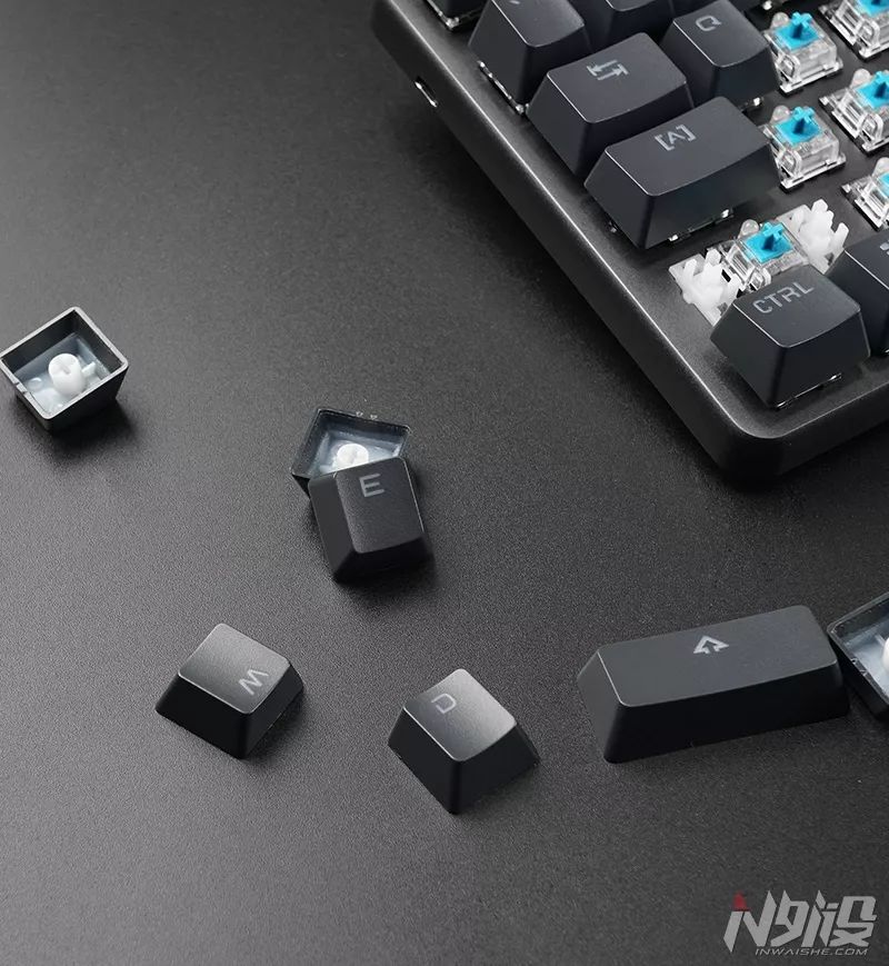 小鸡键盘gk300换电池,盖世小鸡gk300怎么样