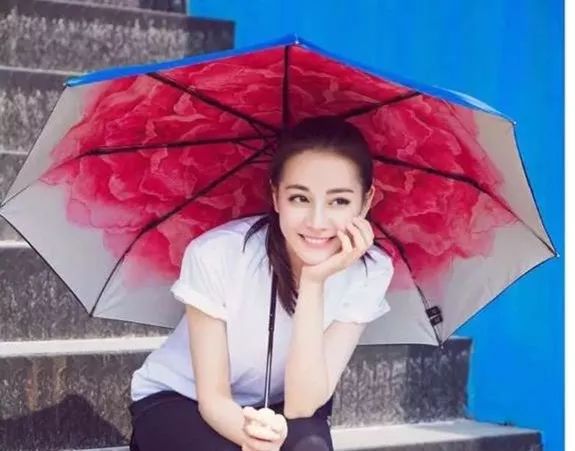 返场预告|防晒和颜值通通在线的蕉下小黑伞，小巧轻便的可随带随走，有了它夏天不怕晒黑，晴雨两用妥妥的