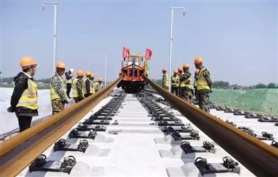 4月18日每天3分钟尽览天下事（郑州一批地铁站名公示，向您征建议/郑阜高铁年底通车，郑州2小时可达合肥）