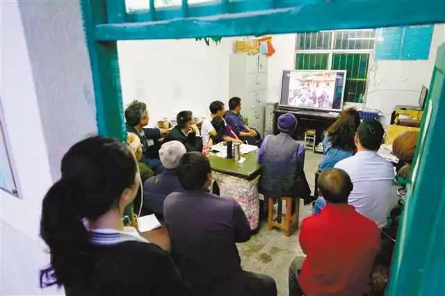 习*平近**总书记考察重庆引起强烈反响