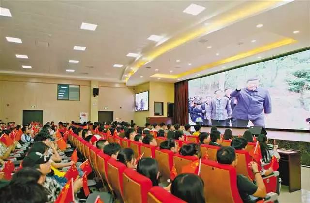 习*平近**总书记考察重庆引起强烈反响