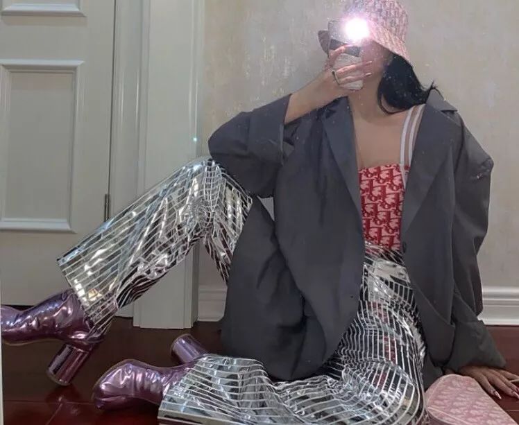 女生买假名牌,买假名牌的女孩