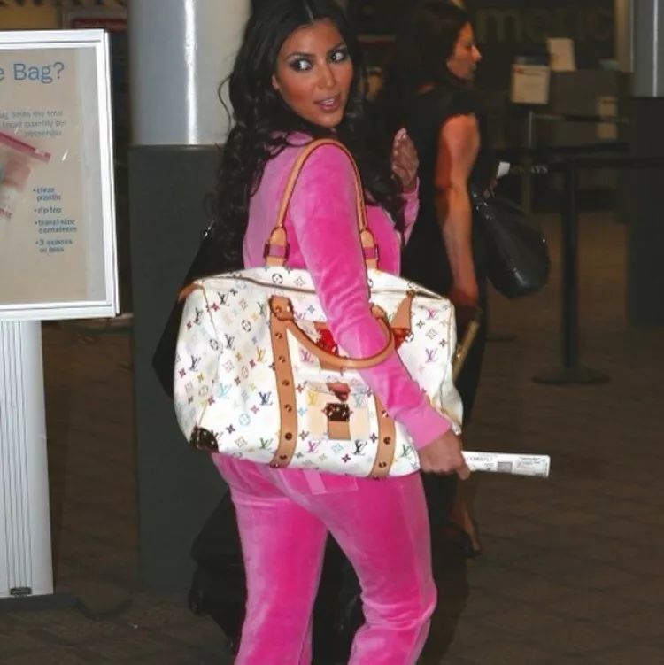 女生买假名牌,买假名牌的女孩