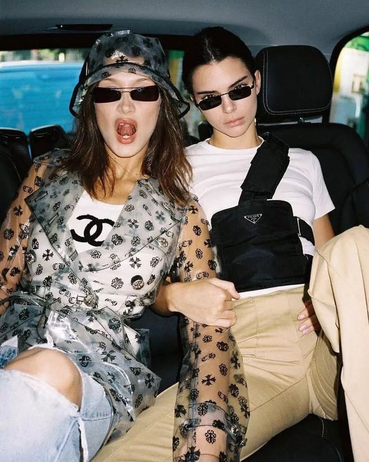 女生买假名牌,买假名牌的女孩