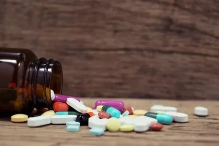 快回家翻翻看，家里的药过期了没；主任药师教您处理过期药品