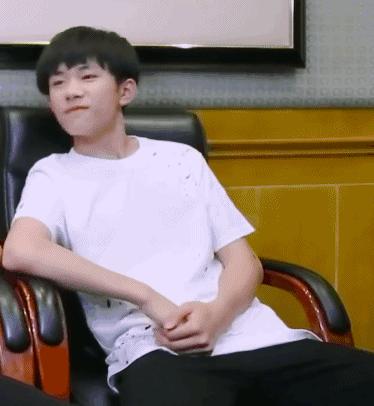 日常生活关注调整坐姿,不保持正确健康坐姿的危害