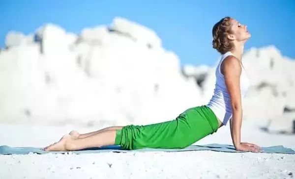 日常生活关注调整坐姿,不保持正确健康坐姿的危害