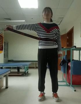 站姿不对会出现脊柱侧弯,坐姿不正确导致脊柱侧弯视频